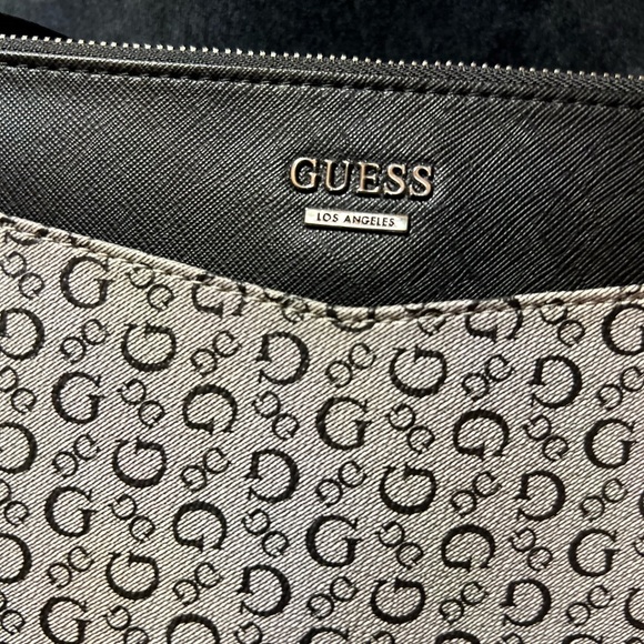 🖤🖤EUC- Guess Los Angeles, Black and Gray Gleeson Wristlet Wallet🖤🖤 - Picture 10 of 10